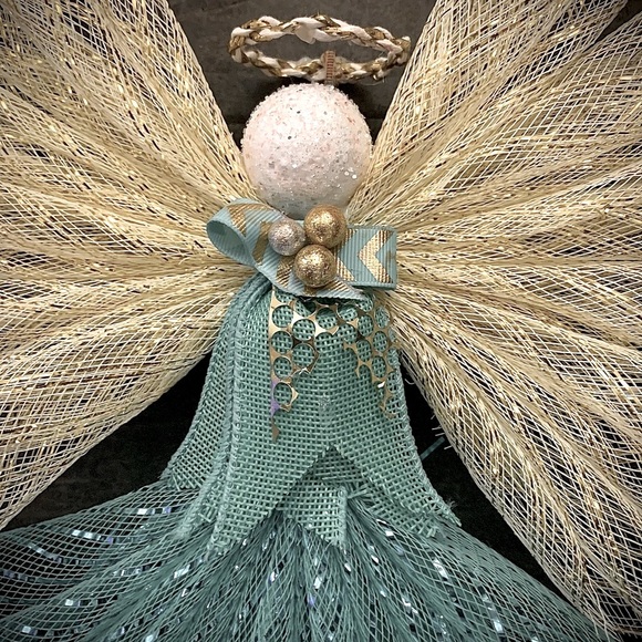 Guardian Angel Tree Topper Wreath - Picture 2 of 6